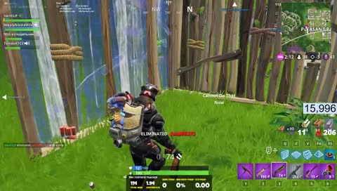 Praskliny na kostce se zvětšují! Co bude dál?