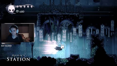 B1G gay playing hollow knight and eatting chips