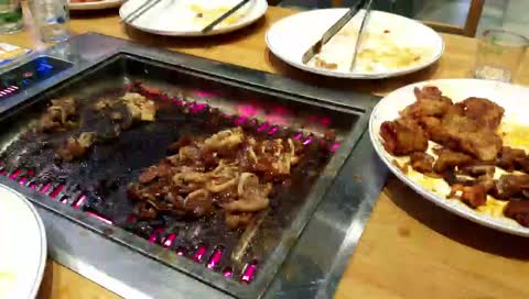 (EN/SG) eating great food with peeps
