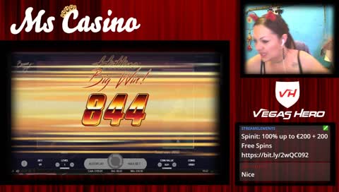 ❤️️Girls playing slots❤️️