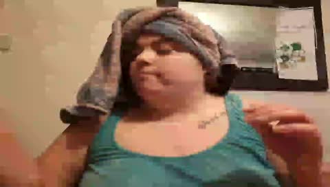 just chatting while dying my hair 