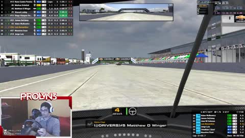 Ele gosta de ter as pernas abertas ! CUIDADO !