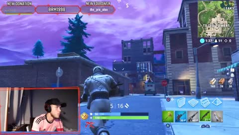 Streamer Valaisan contre le reste du monde! 
Merci pour les 100 Followers! On ne s'arrête pas là! <3 Je vous Kiff <3