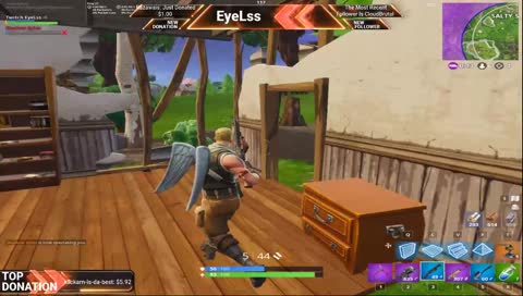 eyelss flexing on noobs