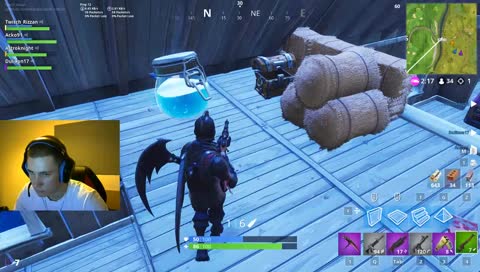 Who's this British Skin head??? !discord \\ !twitter