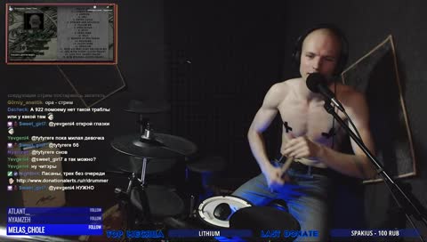 Лысый челик за барабасами