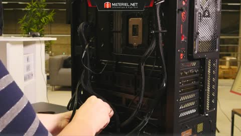 [RTX 2080 à gagner !] Montage du PC Gamer Kusanagi avec Vincent, Denis et Corinne