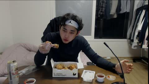 오늘 술먹방 키기로했는데 넘 늦을거같아서..