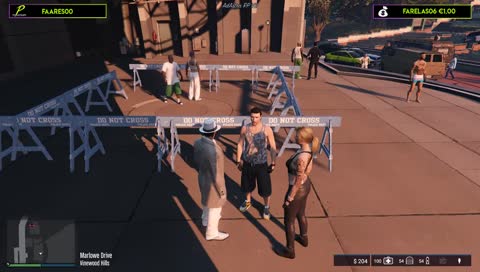 REGADRE LEMC QUI SE CACHE A DROITE DANS LES TRIBUNE