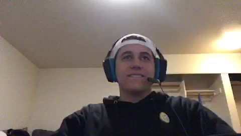 i’m playin cs but i’m too broke to stream off my computer