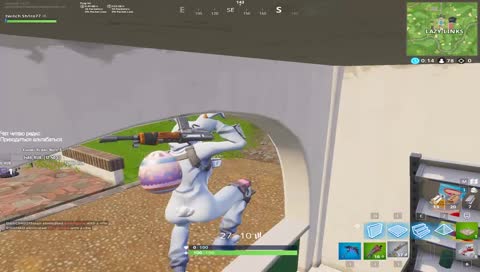 Фортнайтер строитса