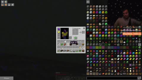 Этот эбан играет в майнкрафт