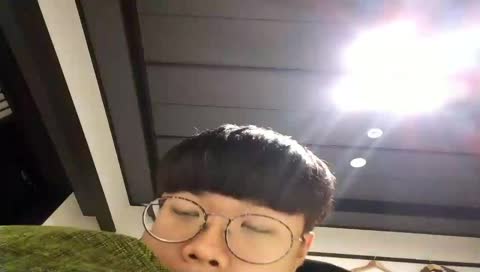 오사카 숙소에서 쉬는중