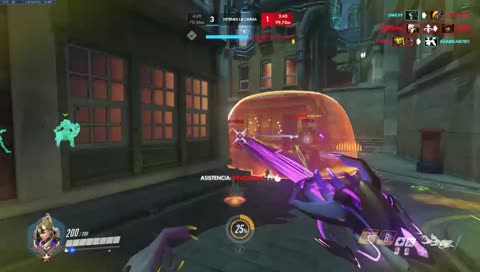Jugando a Overwatch