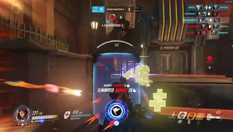 look guys im playing overwatch