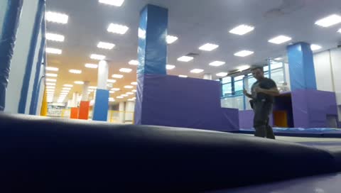 Прыгаем на батуте