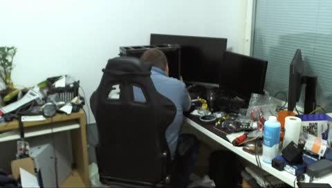 Vedet läikkyy ja serrit jäähtyy. Omistettu Isukille.