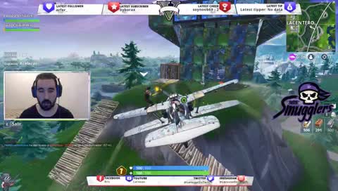 se quedo debajo del mapaa xddd