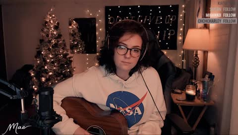 happy saturdayyyy
!petals