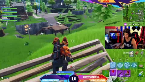 jugando fortinte por un rato     :D 