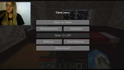 Mercy main tries Minecraft