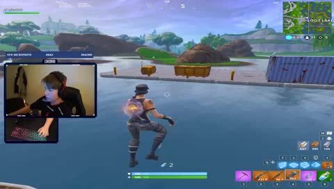 @Lucky7 🍀 Fortnite Chill & Nyt Batteri Til Kamera!!! - God jul 🎅- !L7 - S-A-C: TWITCH-LSKOBHD - !mod - !nyvideo - !spilmed