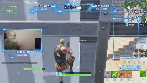 Miralo como lo picoteó