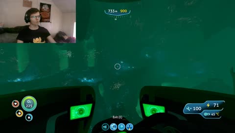 Pizza boi afraid of water is very uncomfortable