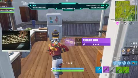  فورت مع كام للكيبورد مع واحد نووووب 