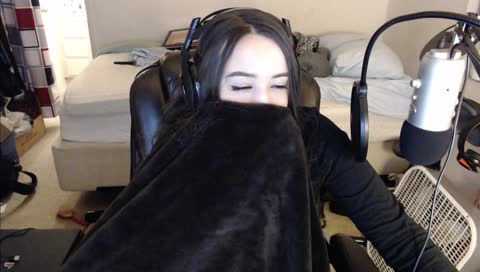 im a girl with a face cam feels good