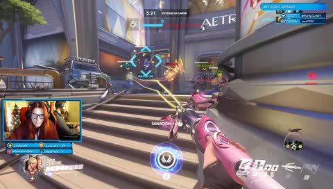 Creo que Alynna es un elfo, si lo es! si lo es!