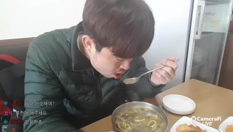 [한봉구] 따뜻한 국수를 처음 먹어보는 탈북군인
