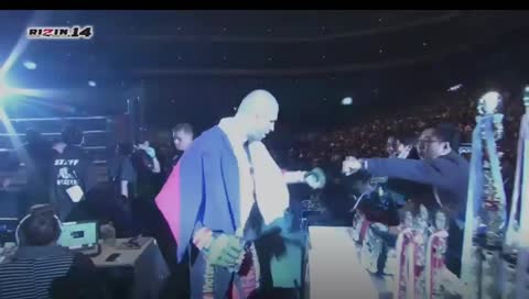 Floyd Mayweather Returns In JAPAN