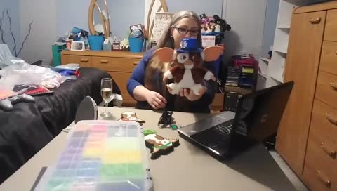 HAPPY NEW YEAR EVERYONE!! Chill, chat, and crafting my way into the new year! Let's make it a great!