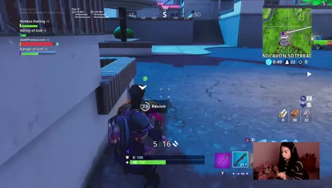 Fortnite y plática / @lDaaarling