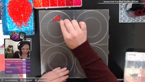 [NEW LAYOUT] Persona 5 :: Phantom Thieves Logo Perler Build Pt. 1