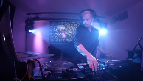 iamVinyl & Booters spinning some tunes!