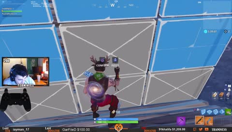 انا ثمنس وصديقي مهنا الخطير نقوم بتجربة يد التحكم على الحاسوب