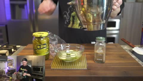 [COOKING] KING'Z HAWAIIAN SLIDERS (from scratch) - slow-roasted CHICKEN - CHIPOTLE AIOLI - TASTING THE PICKLES WE MADE