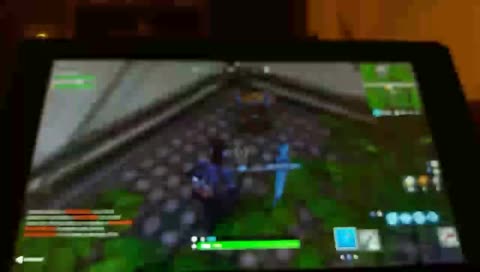 Jugando unas partidas de fortnite con subs y followers (mi primer stream)