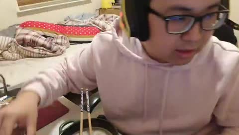 WE ARE FUCKING BACK!!! EATING RAMEN AGAIN DAY #21!!! <3