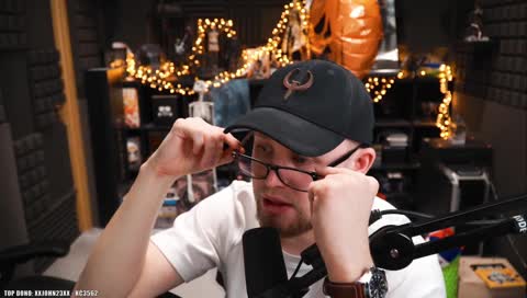 @czechcloud on tě napodobuje 😨😨