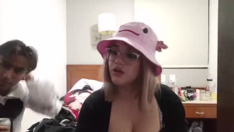 Viendo el momo del daddy jaja