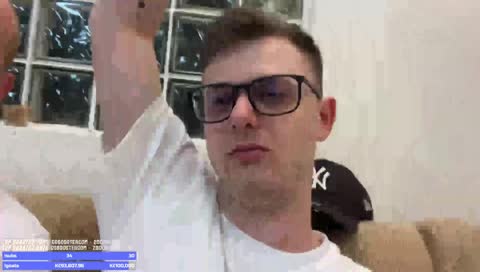 PLEŠ KISS