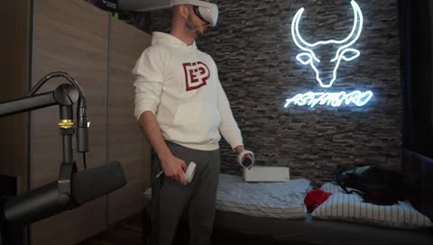 Černoch co ho vypustili a poprvé vidí svět
