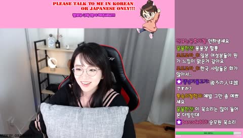 이쁘다고 할수록 고통받는 쿠션.