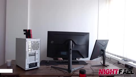 és ketté töri a széket :D