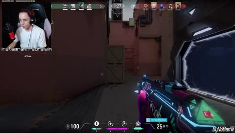 Raufai resim çiziyor 