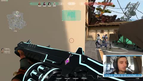 Deniz Yayıncının ağzına veriyo