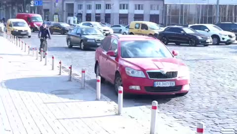 НАПУГАЛ КУРЬЕРА